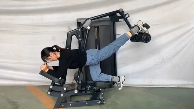 Máquina patada de glúteos (acostado)