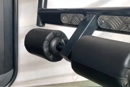 Máquina patada de glúteos (acostado)