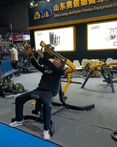 Máquina de apertura de pecho inclinada