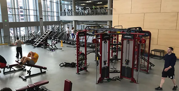 Equipamiento fitness para Club de Salud